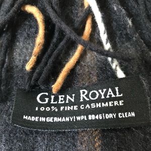 100% fine Cashmere Scarf made in Germany.